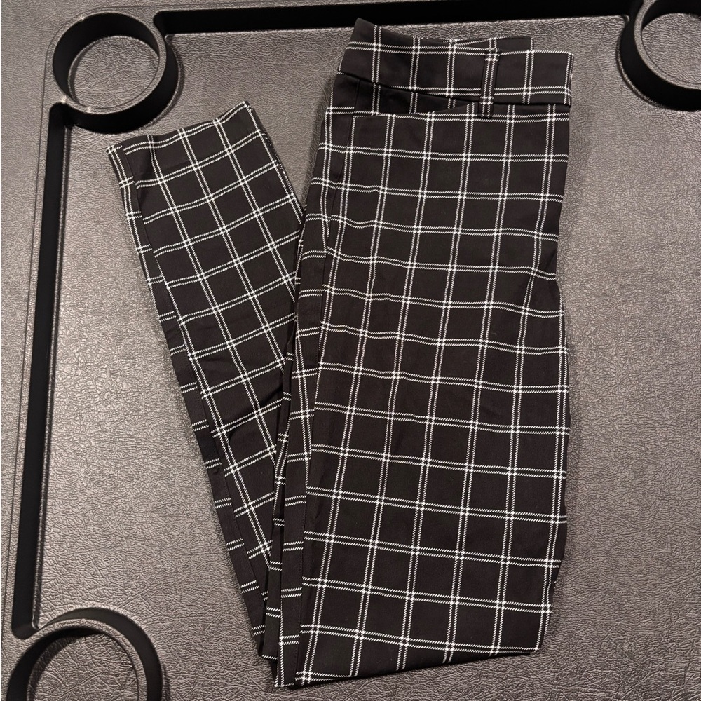 Old Navy women’s Black and White Plaid Pants